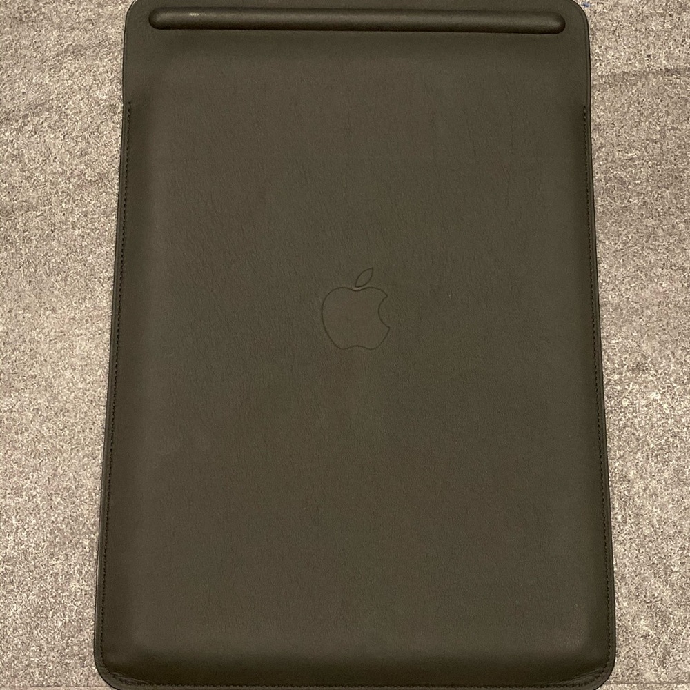 Apple 10.5-Inch iPad Pro Leather Sleeve